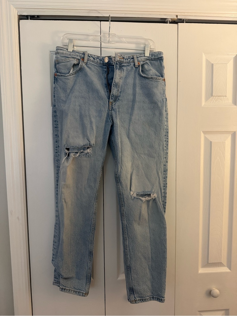 Zara Light Blue Straight-Leg Jeans with Knee Rips